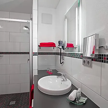 Hotel Hib In 4*